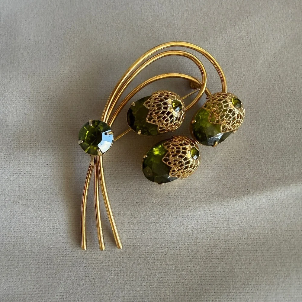 Vintage Sarah Coventry “Touch of Elegance” Brooch | Olivine/Peridot Green | D&E